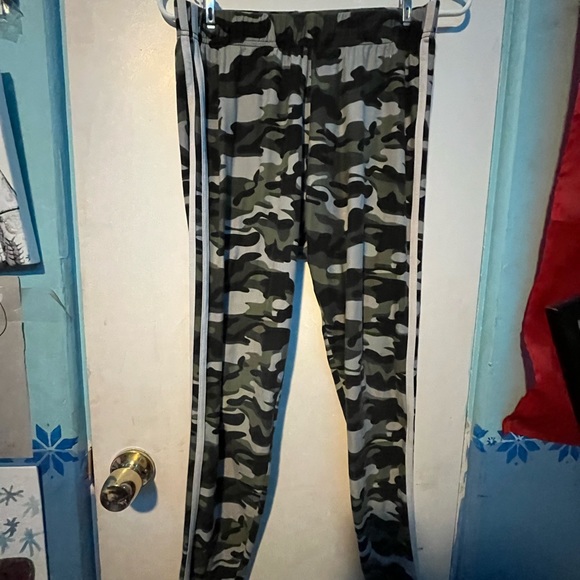 Camo white, striped leggings - Picture 5 of 5